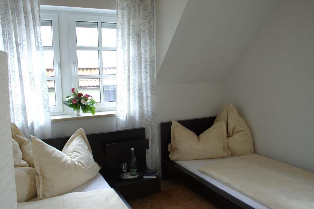Landhotel Rangau Gasthof & Brennerei Markt Erlbach Стая снимка